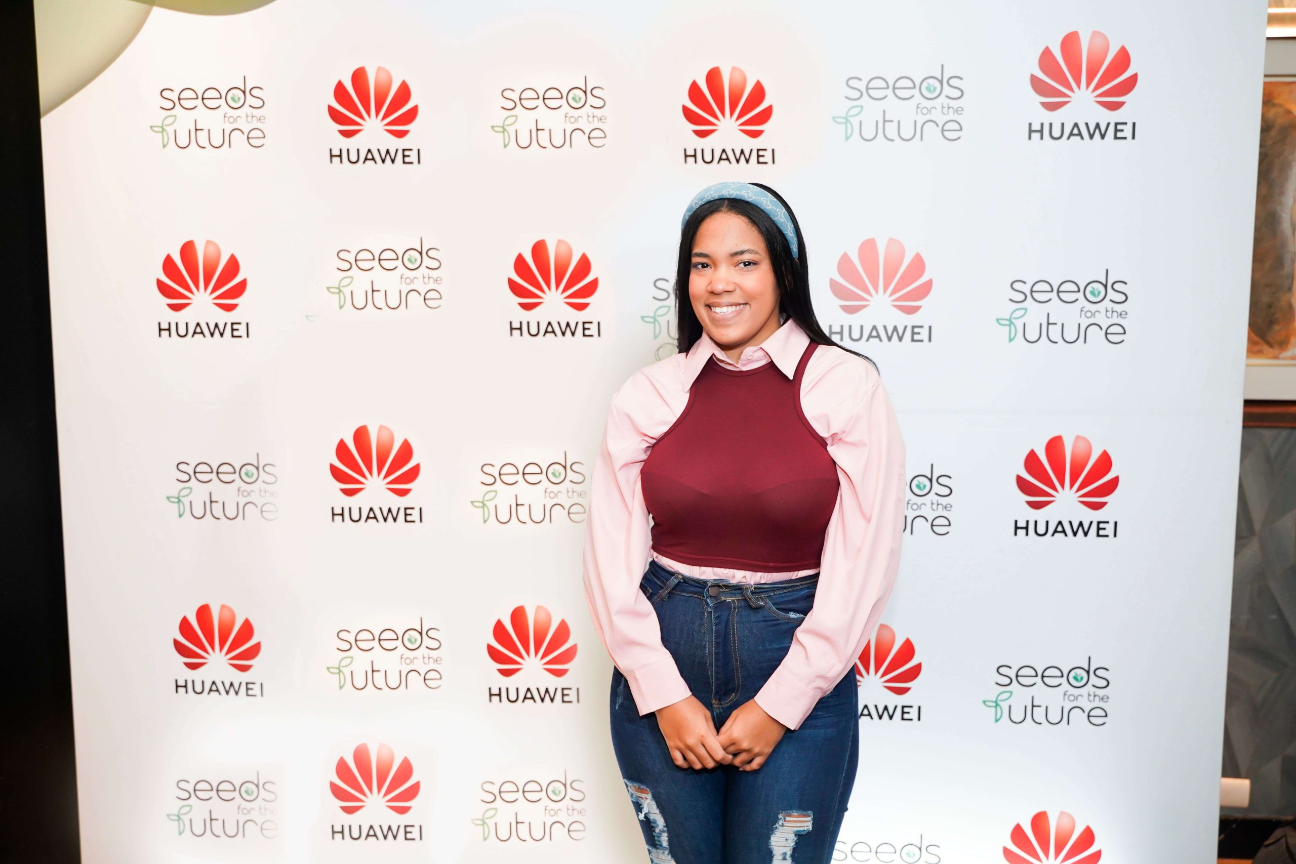 Jóvenes de RD interactúan con las últimas tendencias de tecnología digital en programa regional