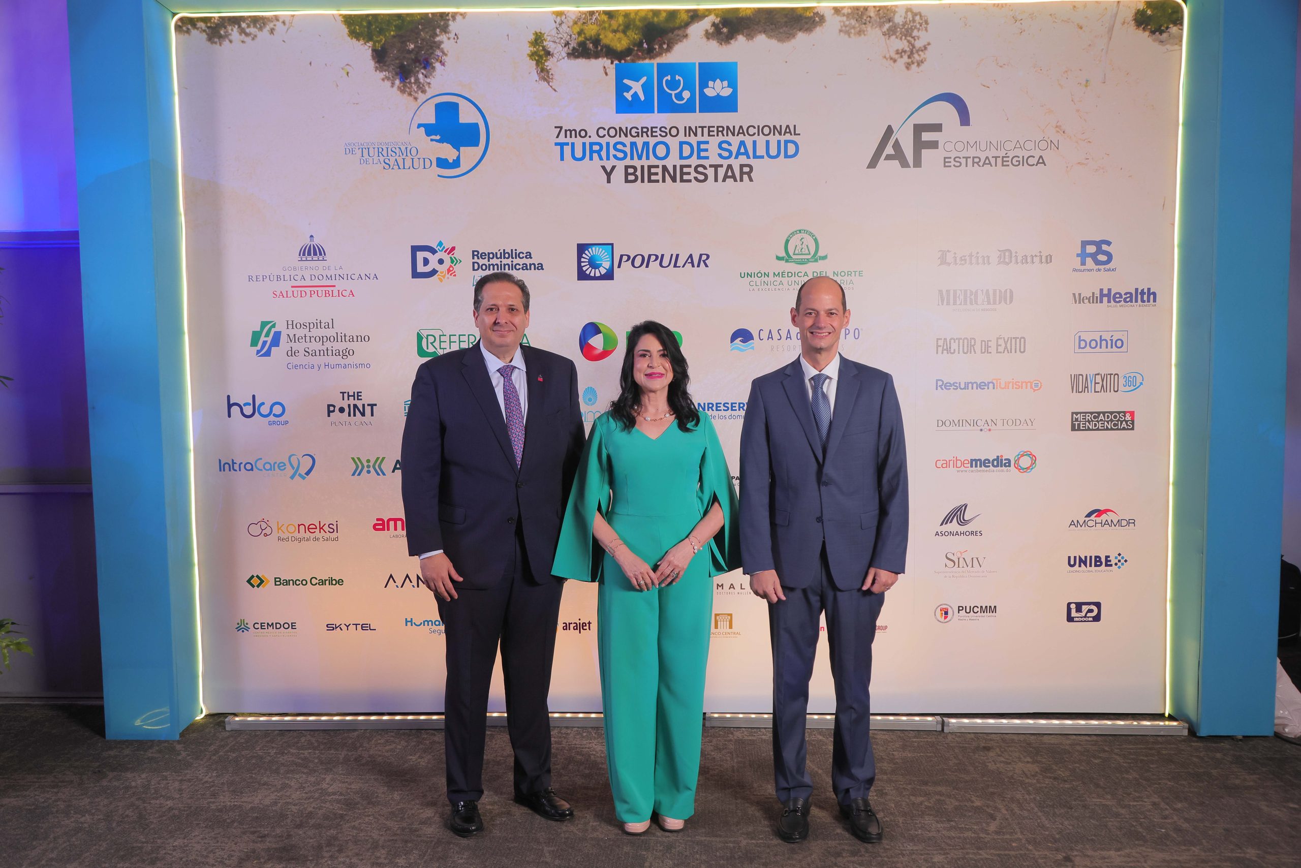 Autoridades y líderes del sector dan apertura al cóctel inaugural del 7mo. Congreso Internacional de Turismo de Salud
