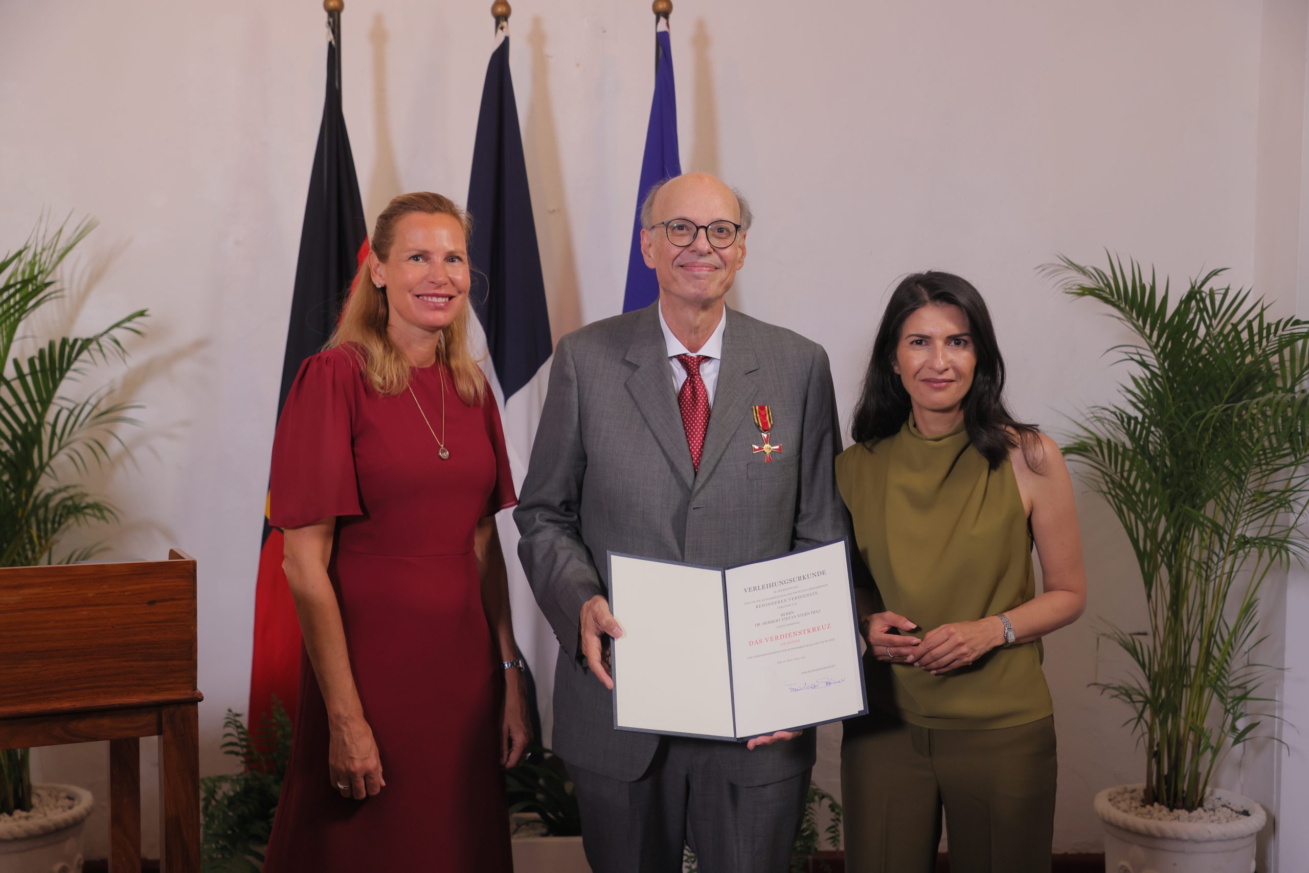 Gobierno de Alemania distingue al Dr. Herbert Stefan Stern Díaz con la Cruz de Caballero de la Orden del Mérito de la República Federal de Alemania